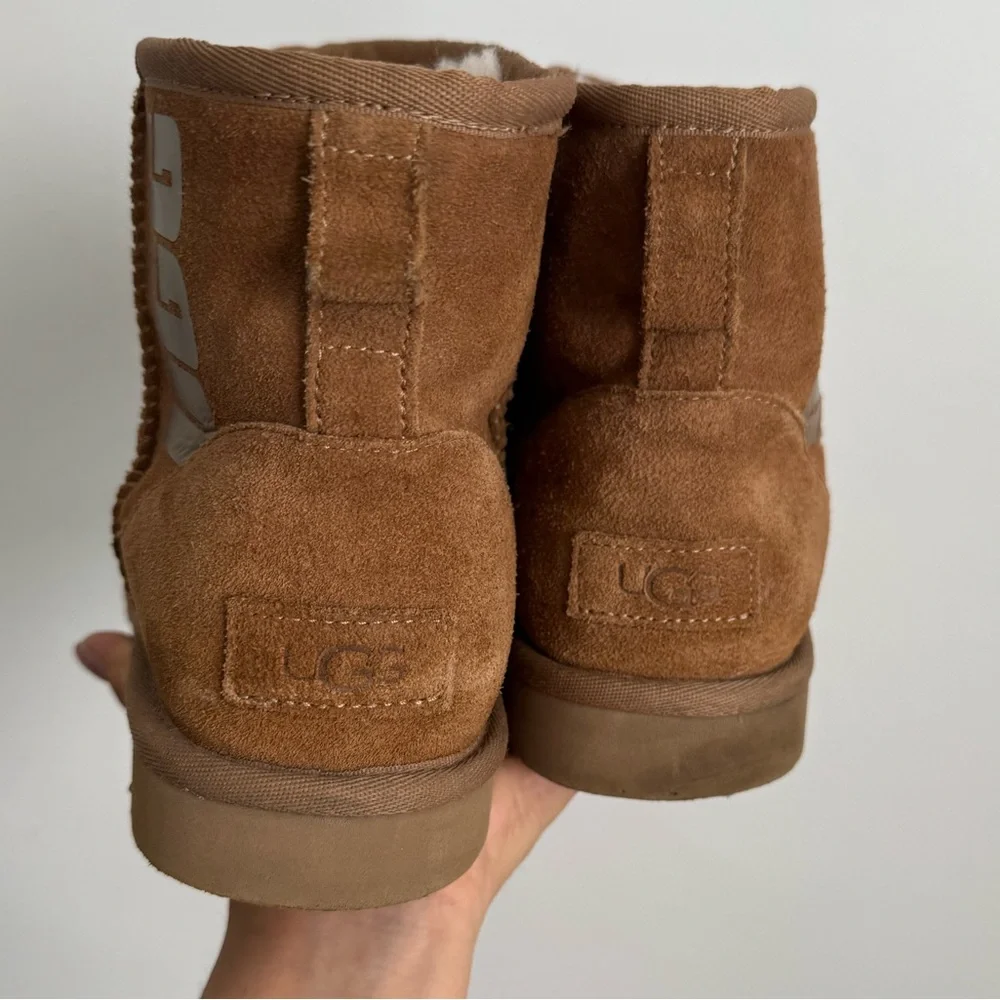 UGG Classic Mini II Graphic Logo Boots Chestnut Shearling Suede Size 7